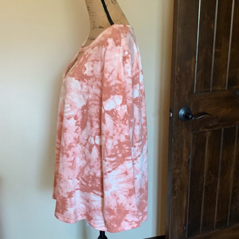 LAST ONE! Cute plus top-NWOT! - Picture 2 of 3